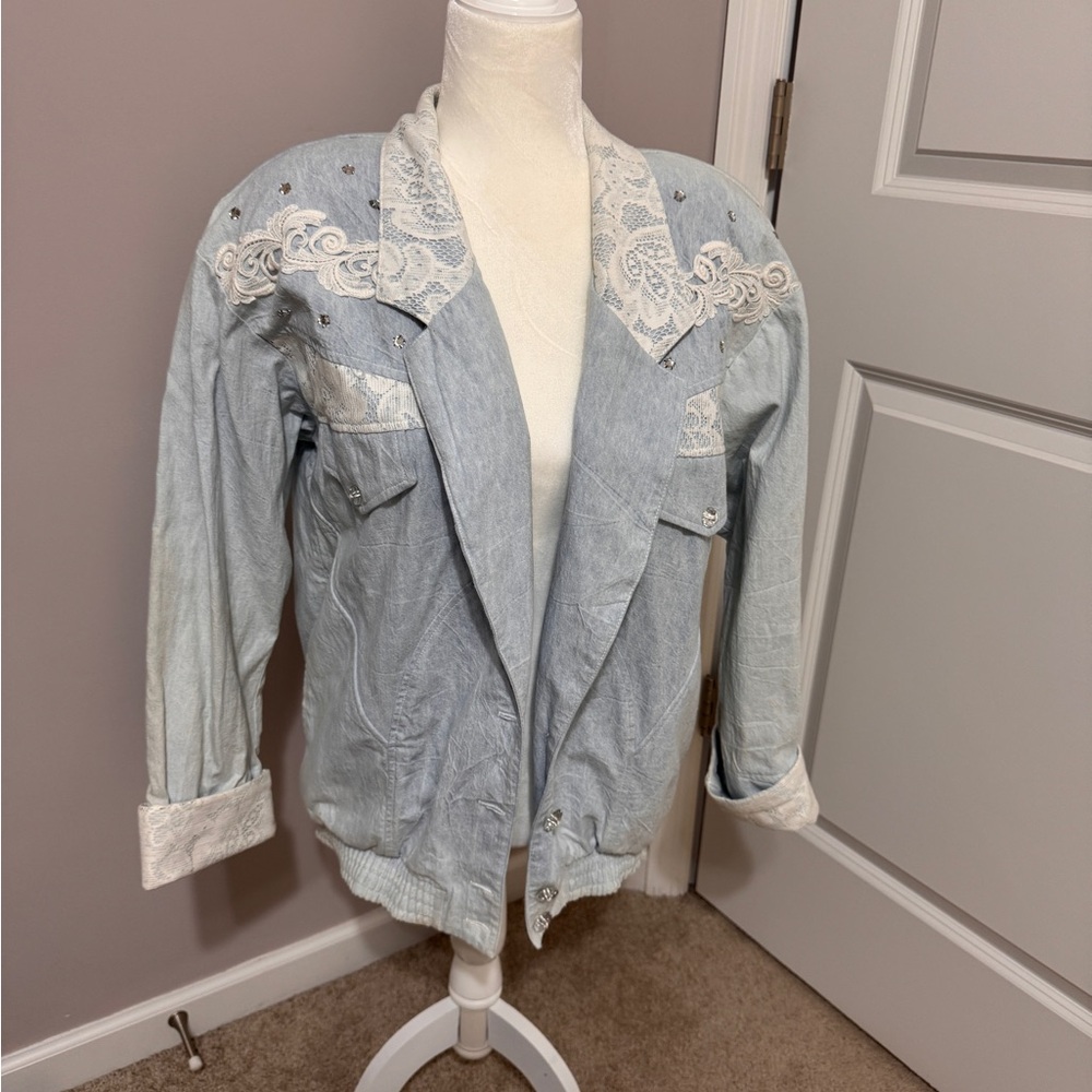 True Vintage 80s Blue Jean Jacket with Lace Embellishments and Relaxed Fit